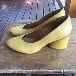 Audley leather pump heel shoes: yellow